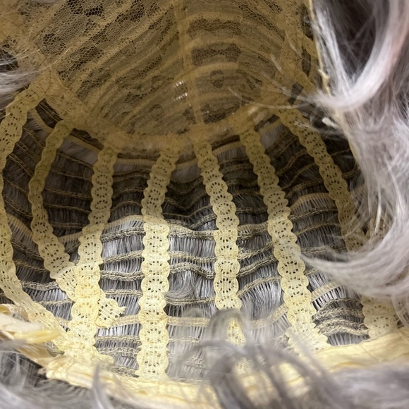 Silver Pixie-Bob Wig with Feathered Layers - Picture 4 of 7